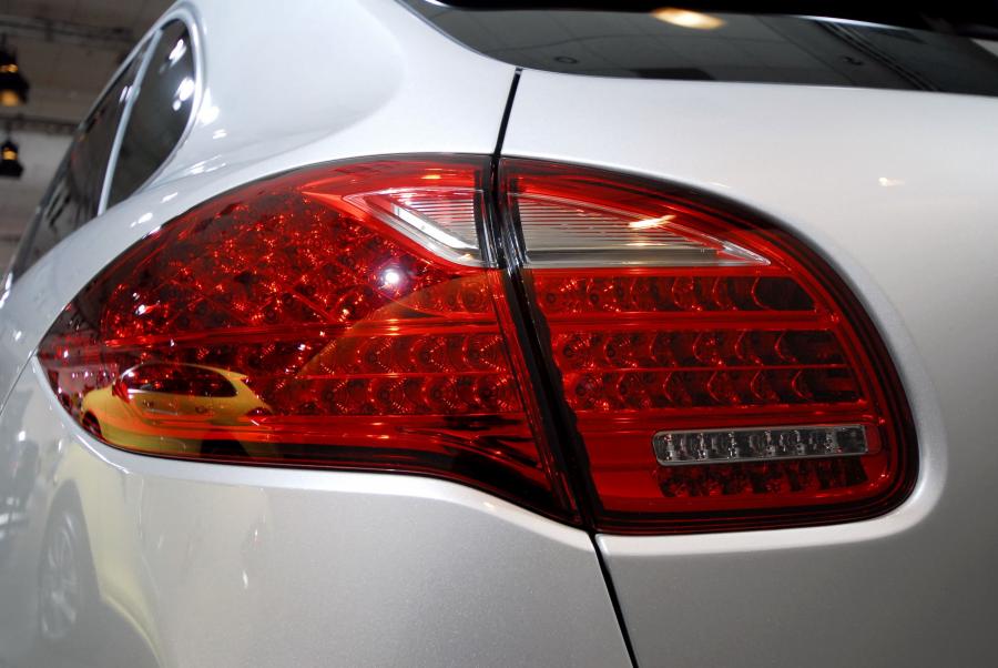  Porsche Cayenne 2011 года  (фото 100 из 107)